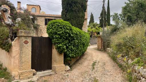 Historic townhouse in S`Arraco Historic townhouse in S`Arraco