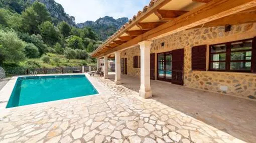 Beautiful stone finca with guest house and sea views in the center of the village of Estellencs.