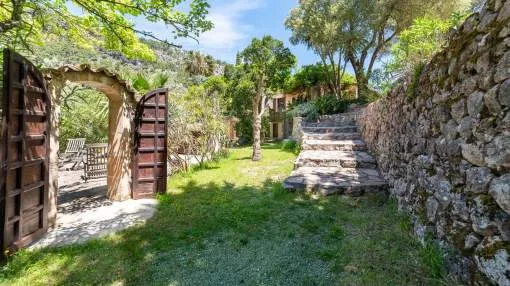 Completely renovated approx. 300 year old natural stone finca in the valley of Sóller