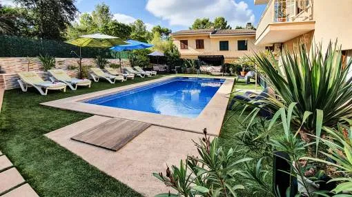 Villa with holiday rental licence within walking distance of the port of Puerto Alcudia