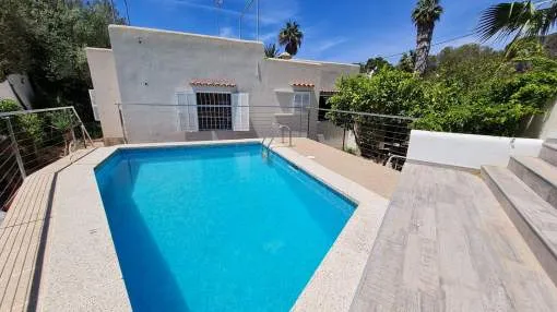 Cosy villa with pool and garden very close to the sea in Portopetro.