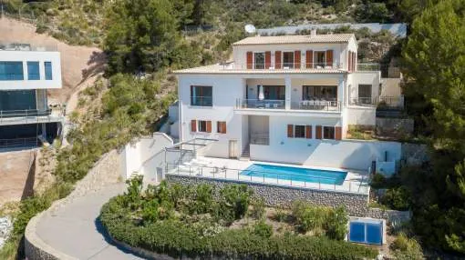 Chic villa overlooking the bay of Palma in Son Vida