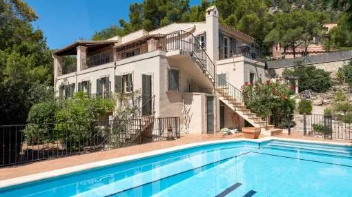 Charming Mediterranean villa in a tranquil environment with views of the Puerto de Andratx marina. Charming Mediterranean villa in a tranquil environment with views of the Puerto de Andratx marina.