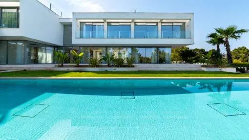 Modern sea view villa in a residential area of ​​Santa Ponsa