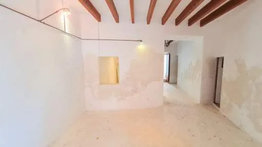 Centrally located premises in Santanyí ideal for a shop, massage centre or business. Style very integrated with the village. Centrally located premises in Santanyí ideal for a shop, massage centre or business. Style very integrated with the village.
