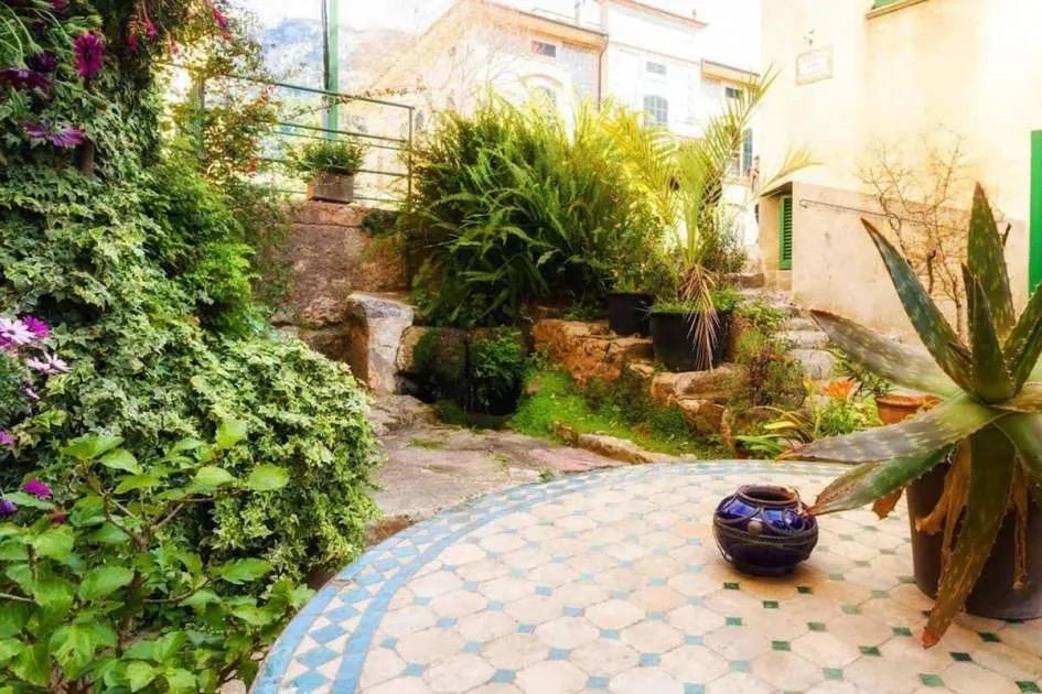 Well-kept town house just a few minutes' walk from the main square in Sóller