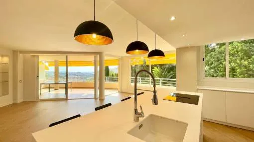 Elegant three bedroom apartment with panoramic views in the southwest of the island. Elegant three bedroom apartment with panoramic views in the southwest of the island.