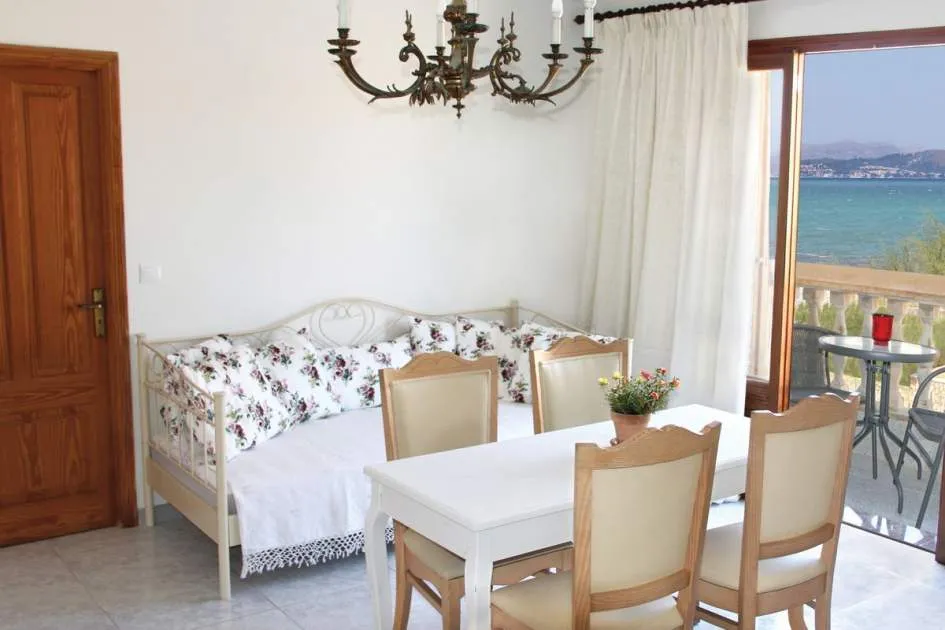 Charming apartment in first sea line in Son Serra de Marina