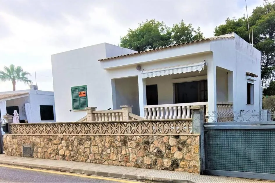 Villa for rent in Cala Llombards