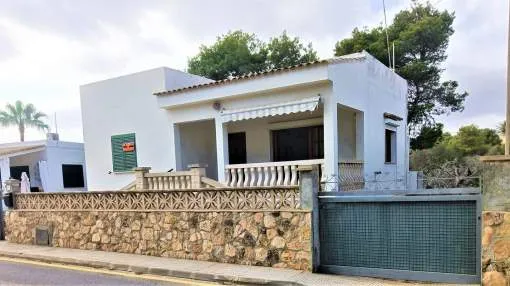 Villa for rent in Cala Llombards