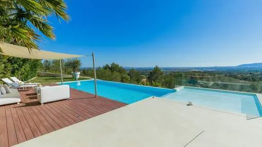 Fantastic modern villa with unique views of the bay of Palma and the Tramuntana mountains Fantastic modern villa with unique views of the bay of Palma and the Tramuntana mountains