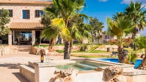 Majorcan finca with an impressive pool at the gates of Santanyi Majorcan finca with an impressive pool at the gates of Santanyi