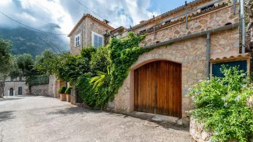 Well-maintained stone house with sea views in the heart of the idyllic village of Deia