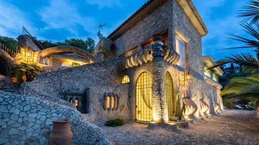 Extraordinary gaudi style villa in Genova near Palma enjoying sea views