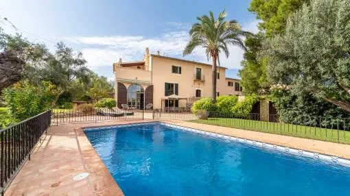 Charming historic house with large garden and pool in Establiments Charming historic house with large garden and pool in Establiments