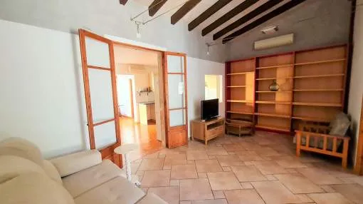 Spacious townhouse very close to the sea, with air conditioning and fireplace, in the quiet area of Cala Figuera.