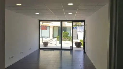 Commercial property in the most popular and busiest commercial area of Illetas. Commercial property in the most popular and busiest commercial area of Illetas.