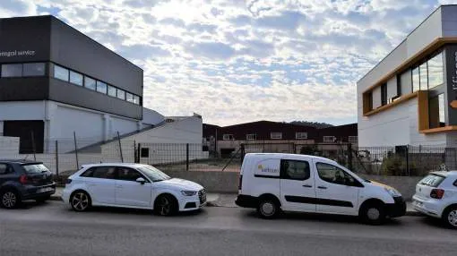 Great opportunity to acquire one of the last building plots in a prestigious business park in Santa Ponsa. Great opportunity to acquire one of the last building plots in a prestigious business park in Santa Ponsa.