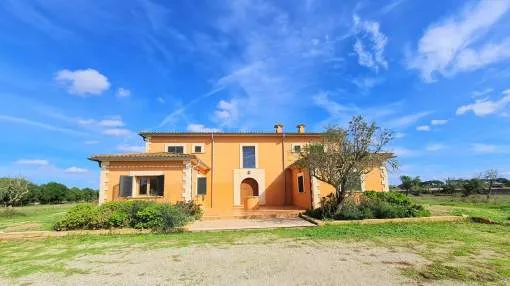 Large traditional country property in Santanyí with
pool. Large traditional country property in Santanyí with
pool.