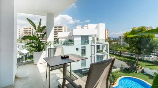 Modern Penthouse with partial sea views in Palmanova, only 3 minutes walk to the beach.