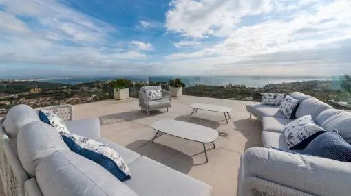 New Penthouse Apartment with Exceptional Views of the Bay of Palma!