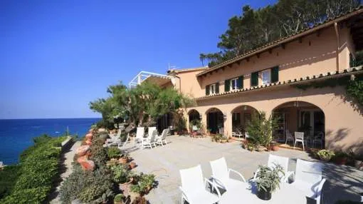 Historic villa in first sea line with panoramic views in Cala San Vicente