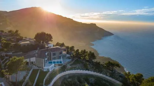 Prestigious frontline villa with panoramic sea views close to the charming village of Valldemossa Prestigious frontline villa with panoramic sea views close to the charming village of Valldemossa