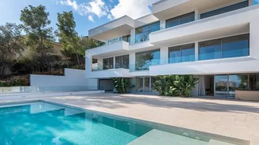 New build villa with sea views in Palmanova
