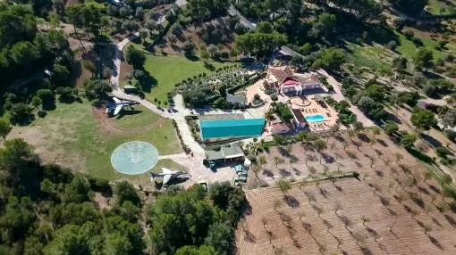 A private country retreat enjoying extensive mature gardens and pretty mountain views A private country retreat enjoying extensive mature gardens and pretty mountain views