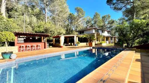 Charming country house with pool in Establiments.