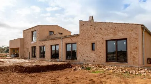 Large building plot with excellent finca under construction near Santanyí Large building plot with excellent finca under construction near Santanyí