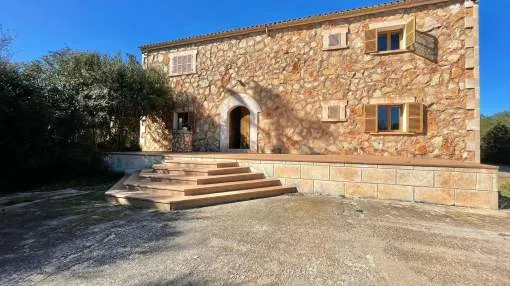 This finca with absolute privacy is located in the countryside on the outskirts of Felanitx This finca with absolute privacy is located in the countryside on the outskirts of Felanitx