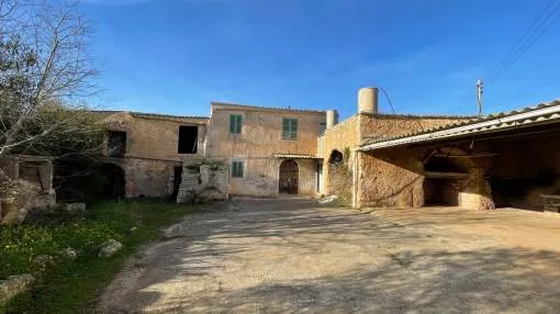 Finca in Felanitx to be restored in idyllic location Finca in Felanitx to be restored in idyllic location
