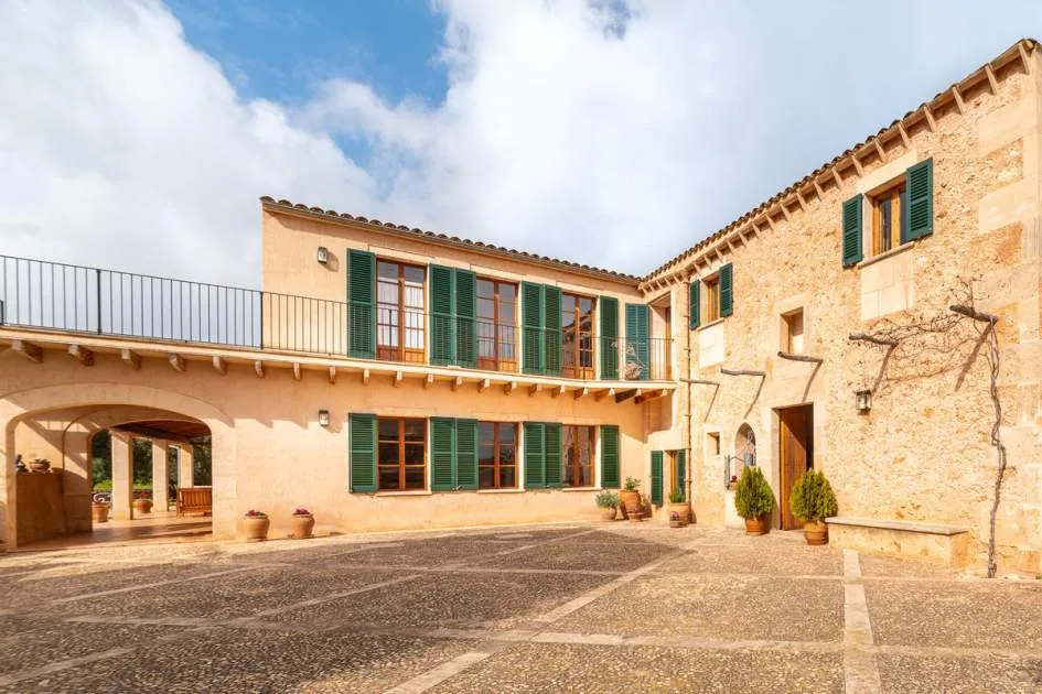 Historic Mallorcan finca with a unique design only a few minutes away from Campos