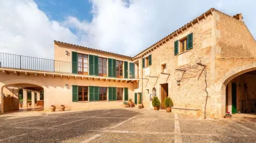 Historic Mallorcan finca with a unique design only a few minutes away from Campos