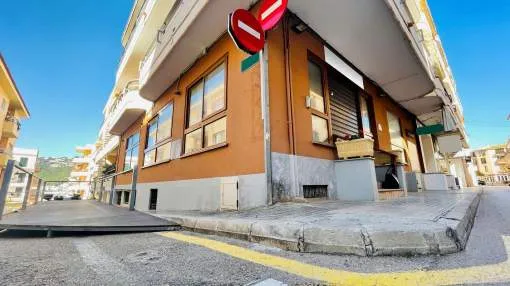 For rent commercial premises with business in Port d Andratx