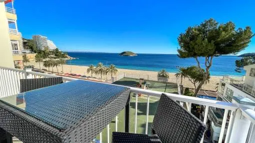 Beautifully Renovated Apartment Frontline to the beach.