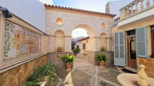 Spectacular manor house perfectly preserved in Llucmajor. Spectacular manor house perfectly preserved in Llucmajor.
