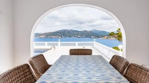 Seaview villa with generous terraces, private garden and a large pool. Seaview villa with generous terraces, private garden and a large pool.