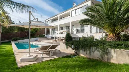Elegant modern villa with sea views in Costa d'en Blanes