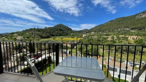 Penthouse on the edge of Andratx town with great roof terrace and open views. Penthouse on the edge of Andratx town with great roof terrace and open views.