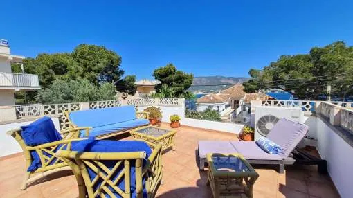 Family villa with guest apartment enjoying partial sea views and walking distance to the beach !