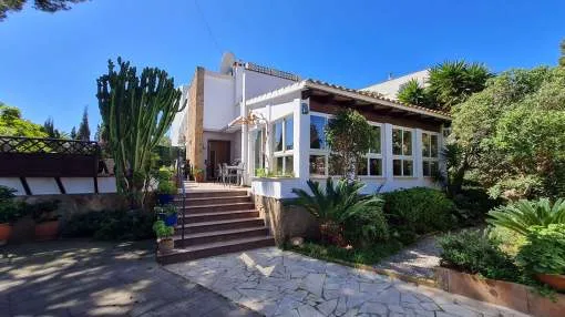 Family villa with guest apartment enjoying partial sea views and walking distance to the beach !