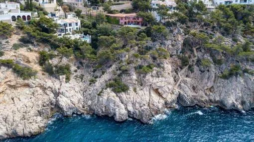 Front line villa with direct sea access Front line villa with direct sea access