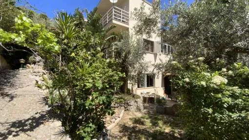Spacious ground floor apartment slightly above Port de Sóller on the west coast of Mallorca Spacious ground floor apartment slightly above Port de Sóller on the west coast of Mallorca