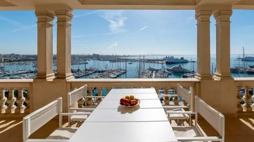 Beautiful flat with spectacular views to the bay of Palma and the sea