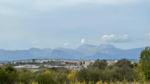 Spacious building plot with project and licence for a dream finca in the centre of Majorca