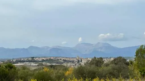 Spacious building plot with project and licence for a dream finca in the centre of Majorca Spacious building plot with project and licence for a dream finca in the centre of Majorca