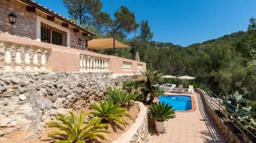 Cosy mallorquin house with a rental licence, a swimming pool and easy walking distance to Calvia village