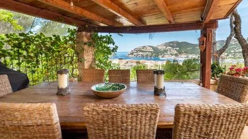 Spacious 5 bedroom villa with sea views!